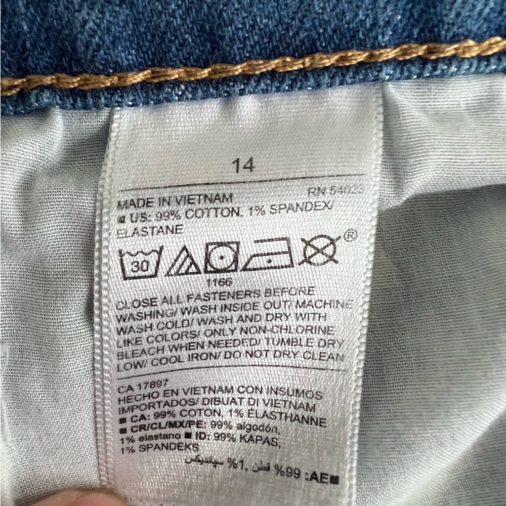 Old Navy Boyfriend style mid rise shorts - Picture 4 of 4